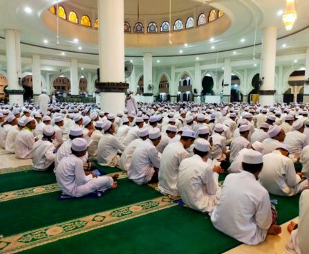 Praktikum Mata Kuliah Ke-Al-Fithrah-an: Pengalaman Mahasiswa Memahami Kewadhifahan dan Syiar Pesantren